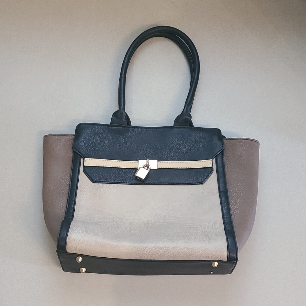 Call it Spring Purse - Picture 8 of 9